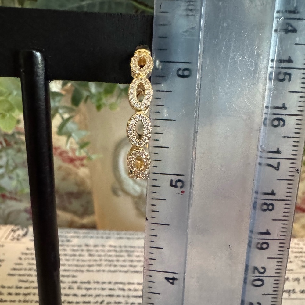 Stainless Steel Gold Loop Hoop Earrings for Women - Elegant Open Circle Design - Picture 4 of 4